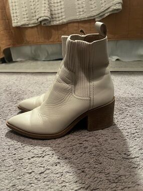 Steve Madden Cream Pointed-Toe Western Ankle Boots